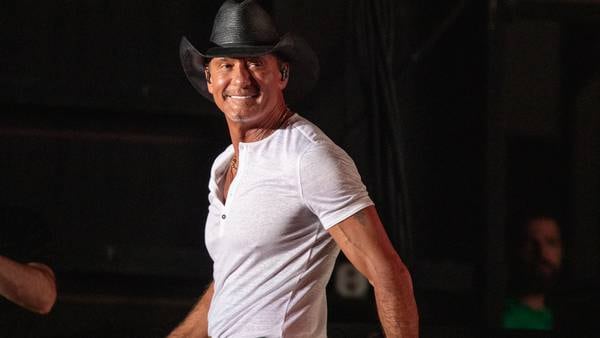 Tim McGraw surprises fans at St. Louis show by inviting Nelly to join him on stage