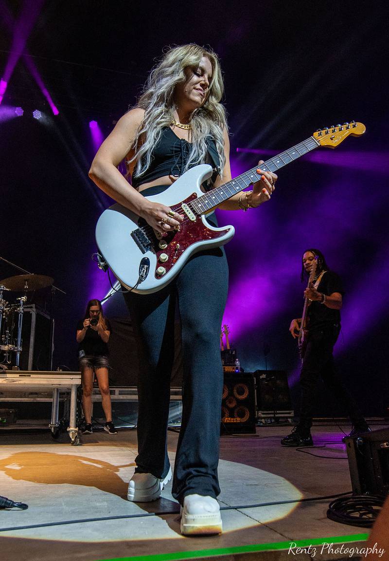 Check out the photos from our 32nd Birthday Bash Concert at the Rose Music Center with Lee Brice and Lindsay Ell on August 13th, 2021