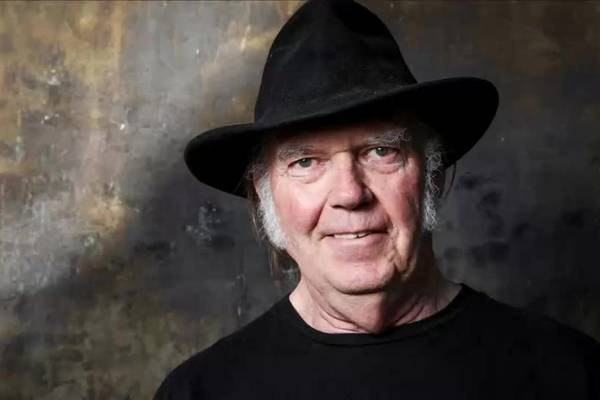 Spotify pulls Neil Young’s music after ultimatum over Joe Rogan’s podcast