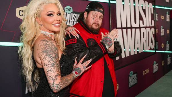 Jelly Roll’s plane makes an emergency landing on way to CMT Awards after technical issues